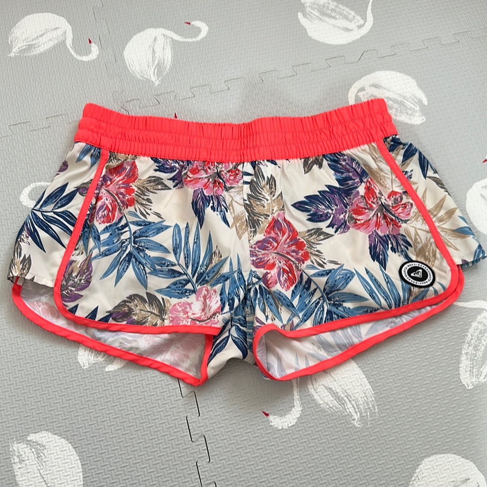 Roxy board shorts size S